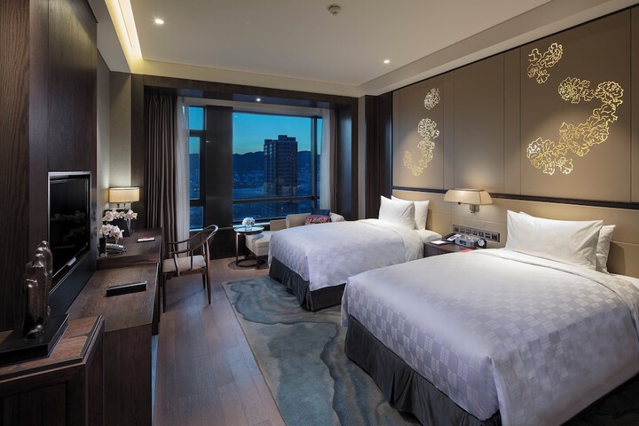 Room 11 of 27