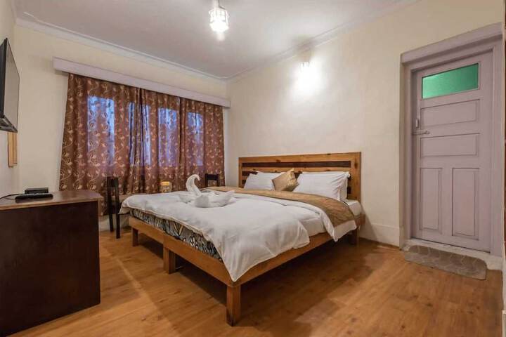 Room 6 of 25