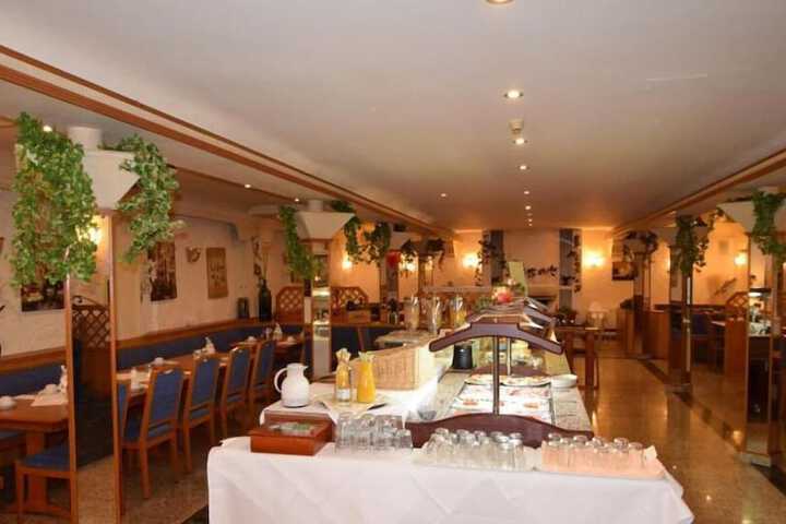 Dining Photos