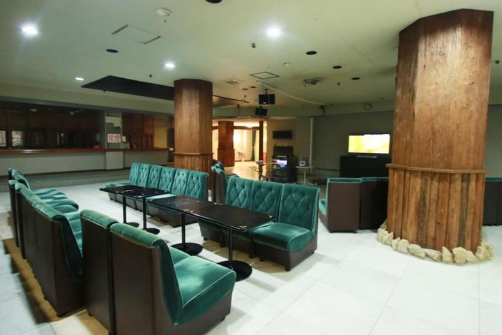 Hotel Lobby