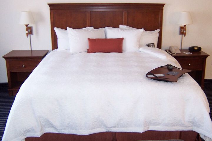 1 King Bed (8 of 16)