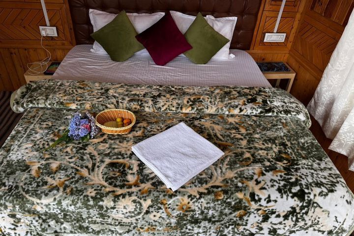 Room 2 of 12