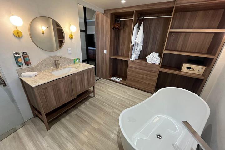 Room 53 of 100