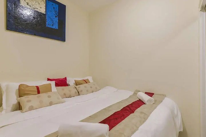 Room 2 of 11