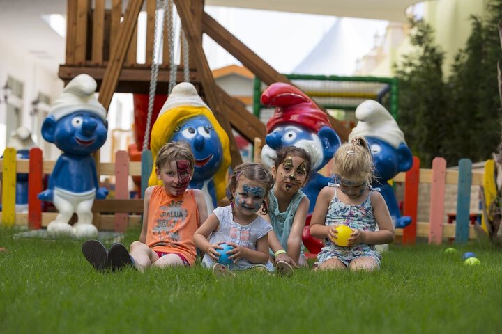 Children's play area - outdoor