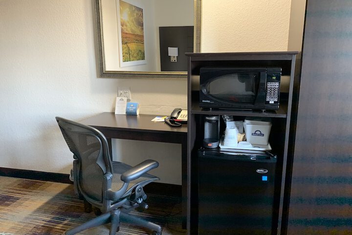 1 Queen Bed Mobility Accessible (7 of 19)