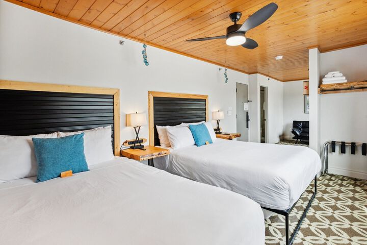 Photo of Highliner Hotel - Deluxe Double Queen with Mountain View