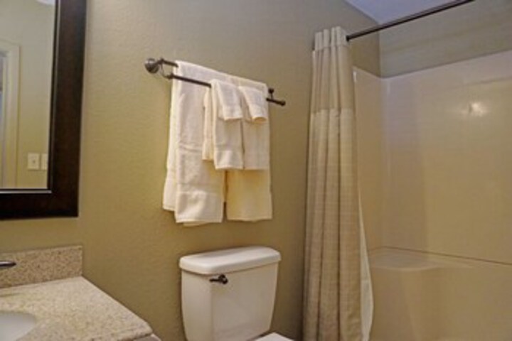 Room 6 of 33
