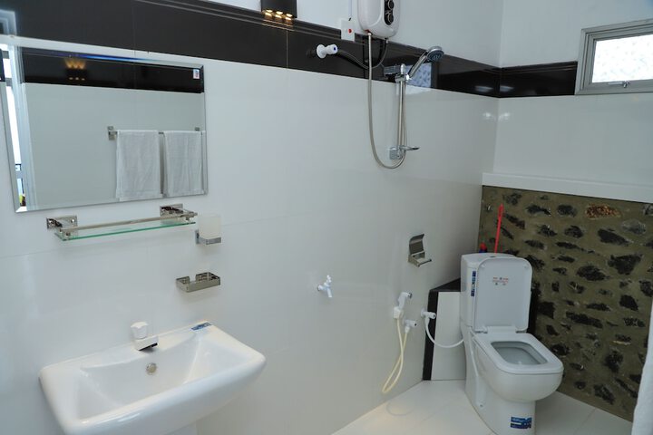 Room 9 of 14