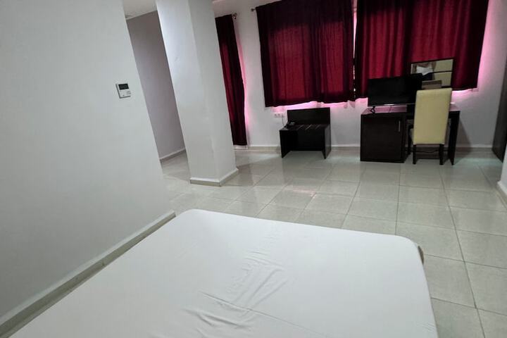Room 6 of 32