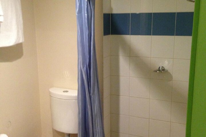 Room 21 of 34