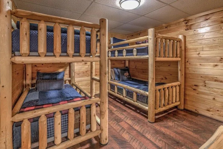 Room 6 of 18