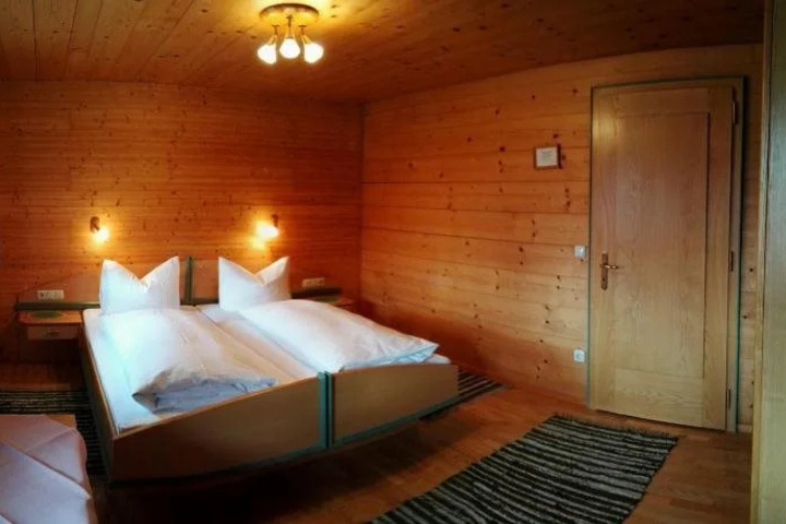 Room 5 of 13