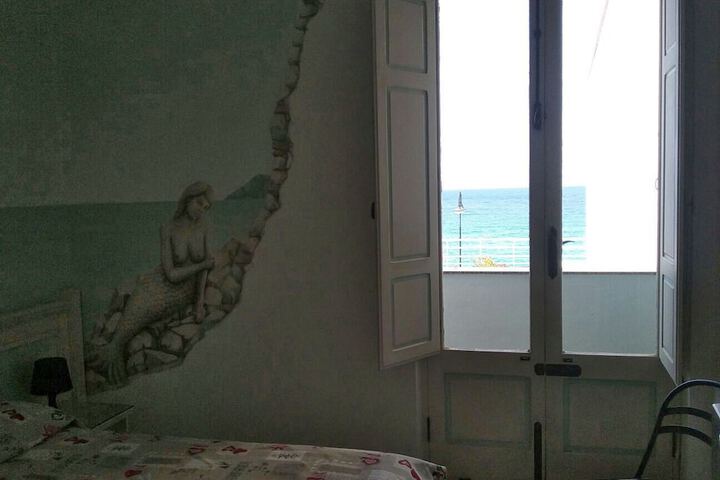 Room 17 of 60