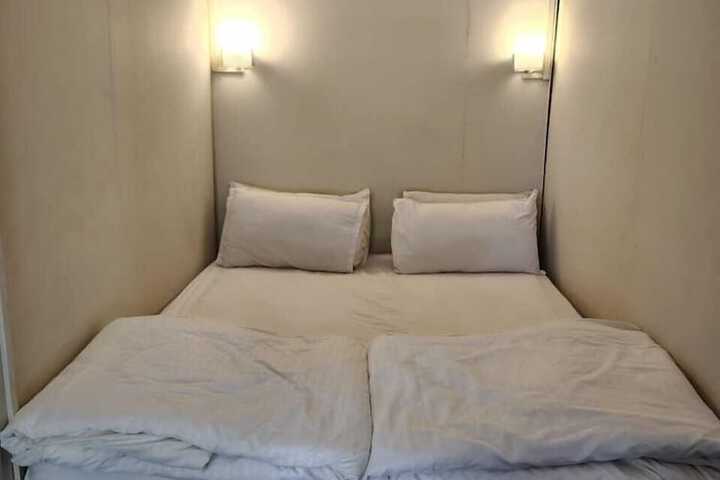 Room 26 of 46