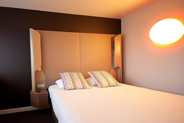 Room 3 of 44