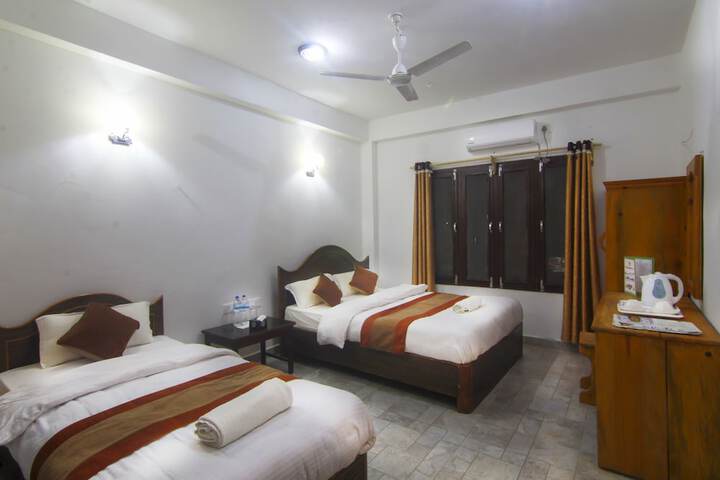 Room 6 of 30