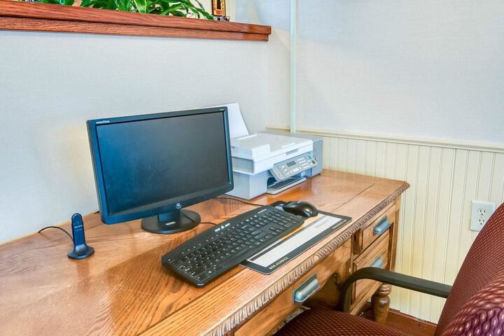 Business Center 37 of 38