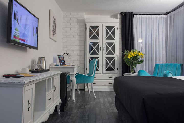 Room 32 of 75