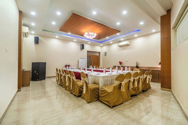 Ballroom/Hall 37 of 48