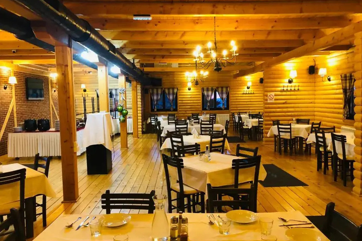 Dining 14 of 21