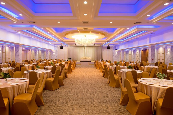 Ballroom/Hall 61 of 79