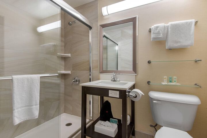 Room 15 of 32