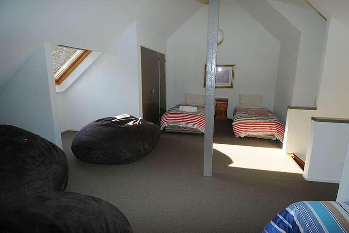 Room 6 of 23