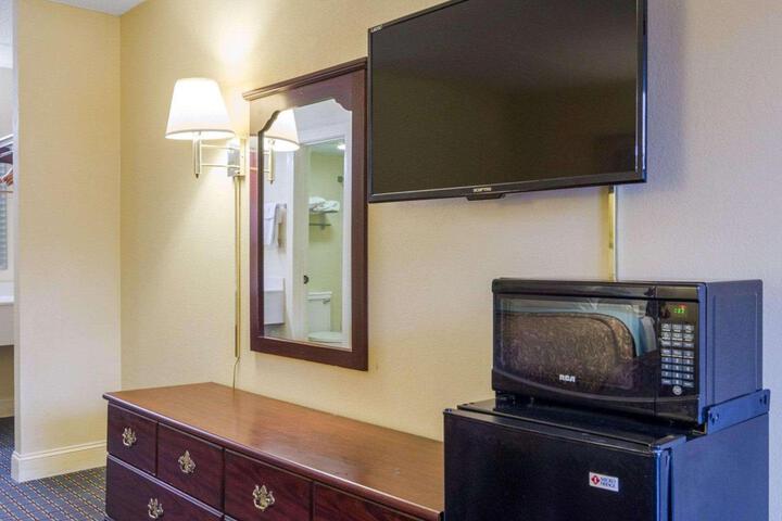 2 Double Beds (4 of 4)