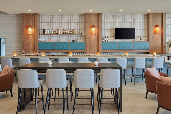 Lobby lounge