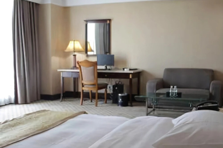 Room 7 of 9