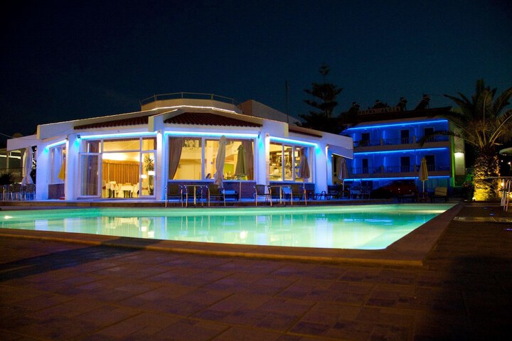 Pool 15 of 33