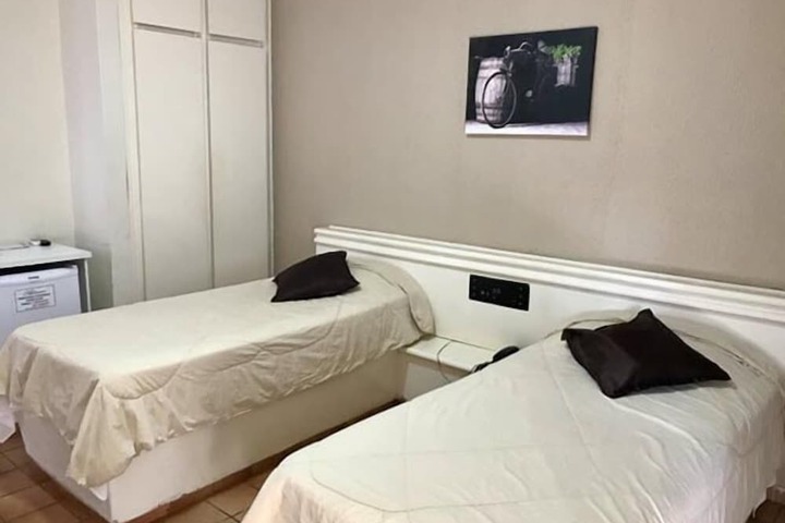 Room 5 of 18
