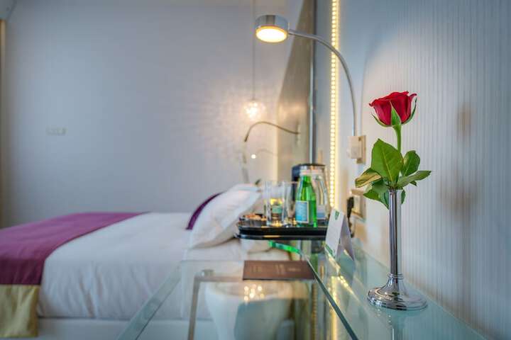 Room 4 of 105