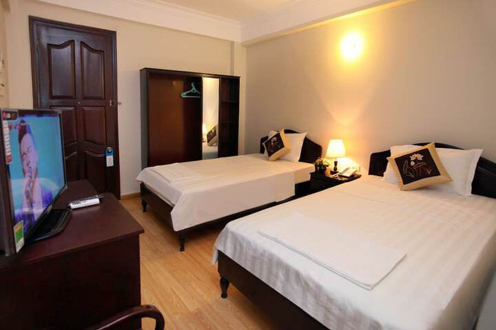 Room 13 of 27