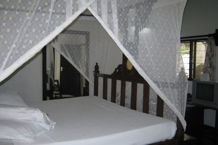 Room 6 of 63