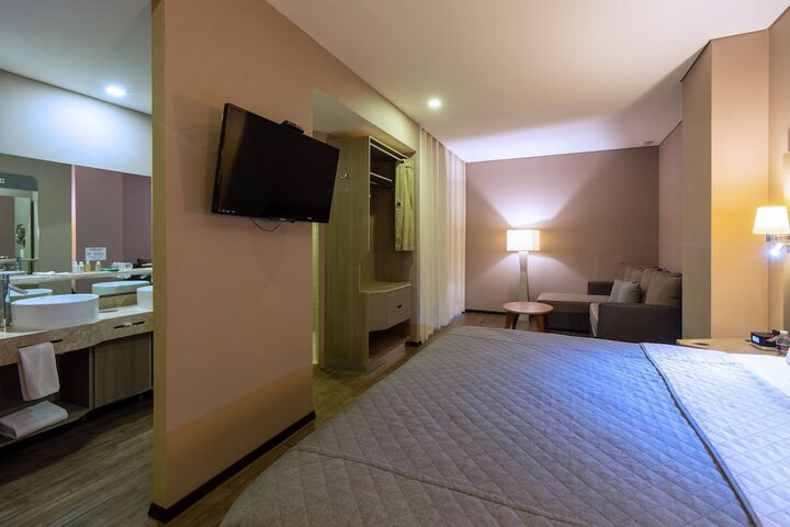 Room 19 of 100