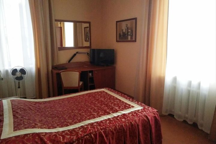 Room 11 of 43