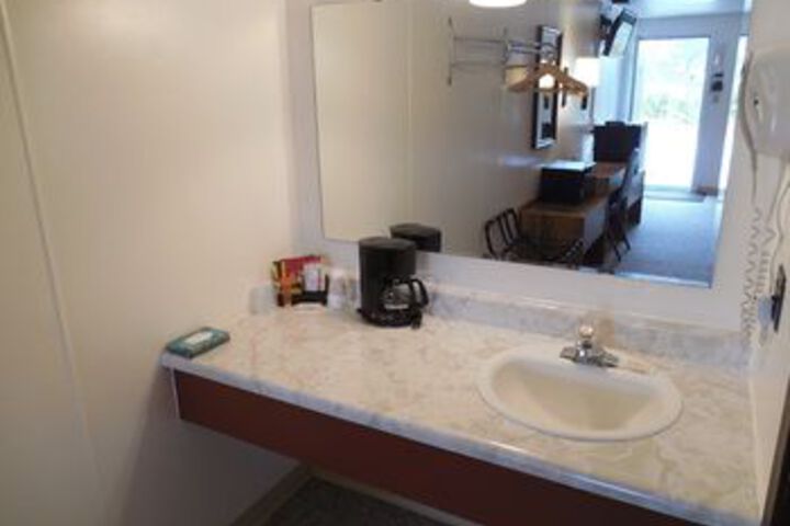 Room 7 of 98