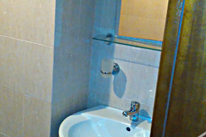 Room 5 of 11