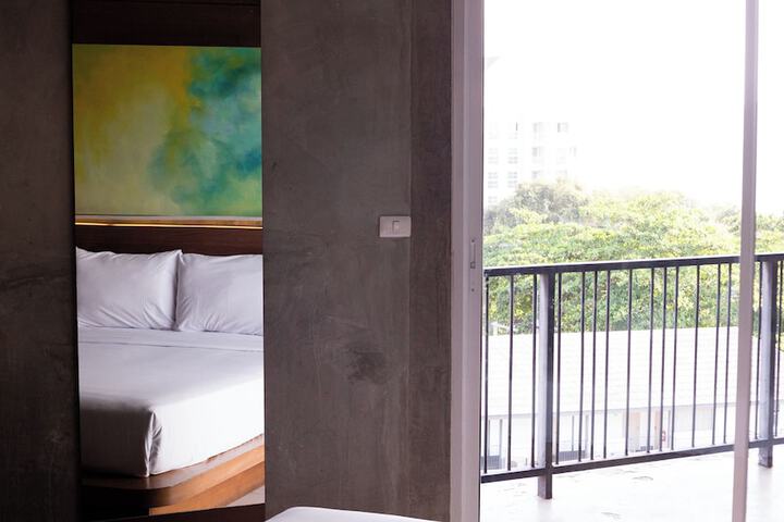 Room 8 of 43