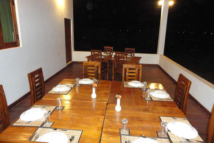 Dining 28 of 55