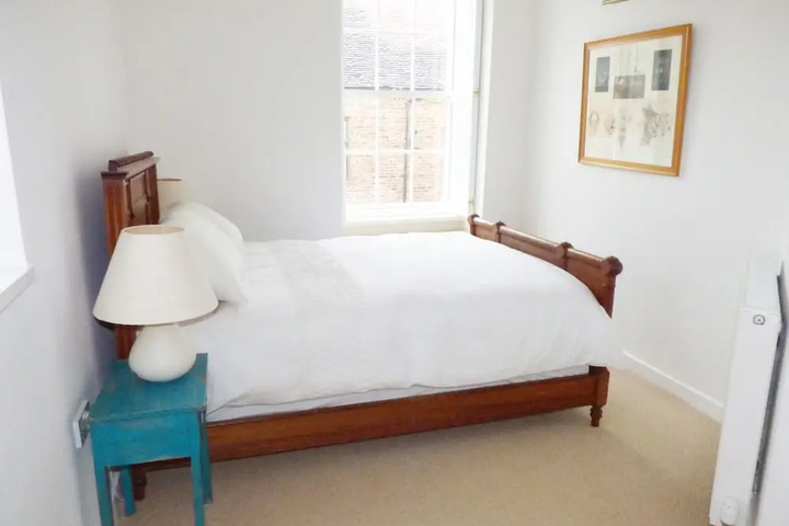 Room 4 of 11