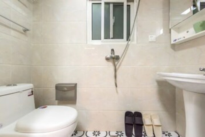 Room 2 of 11
