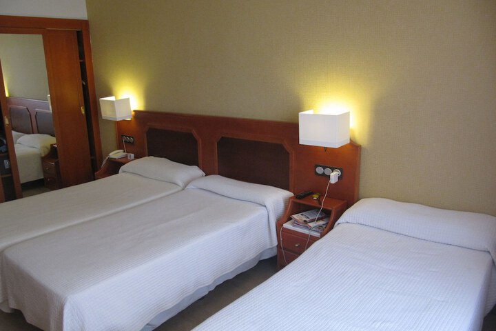Room 13 of 30