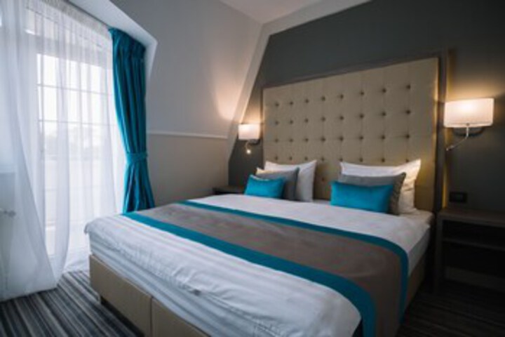 Room 32 of 48