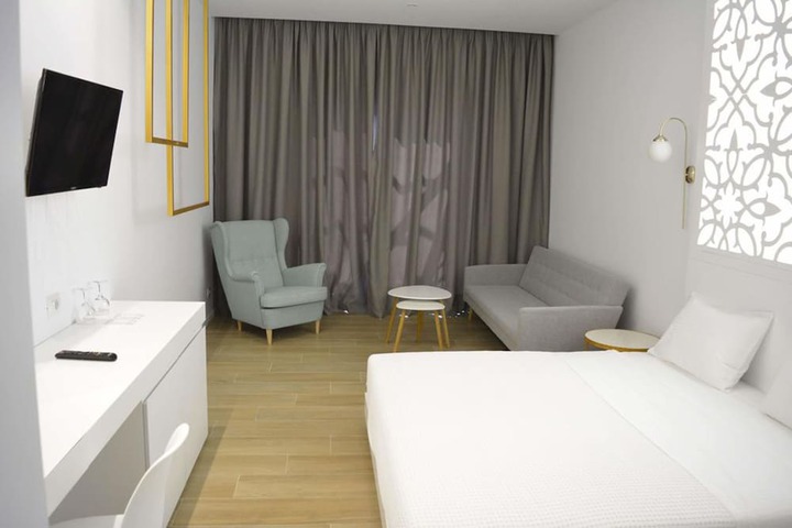 Room 4 of 72