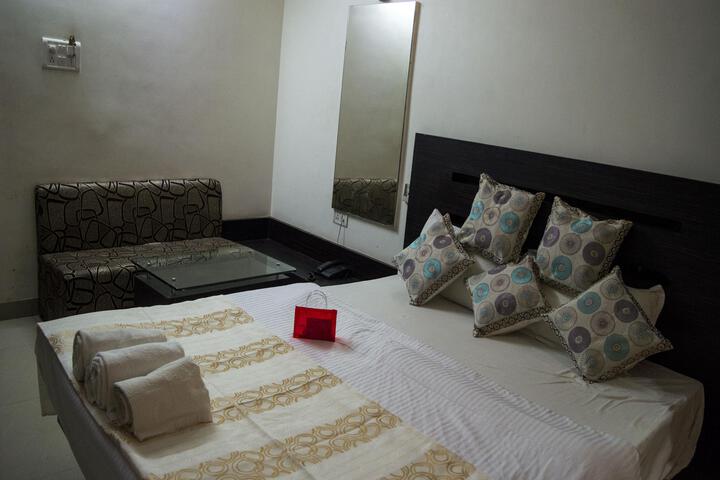 Room 2 of 5