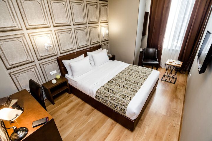 Room 33 of 108