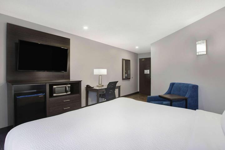 1 King Bed (11 of 21)